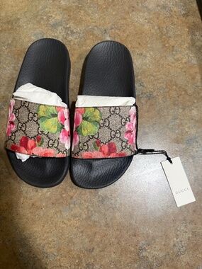 Gucci Bloom Supreme Floral Slides - Never worn